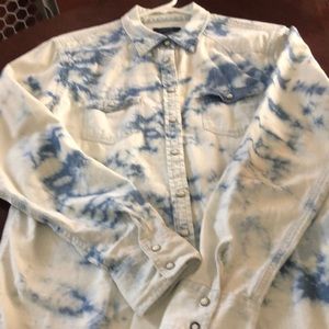 American Eagle Women’s button down shirt. Size Large.